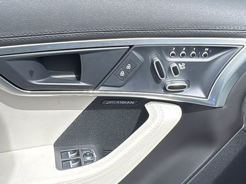 Used 2022 Jaguar F-TYPE Coupe RWD image 13