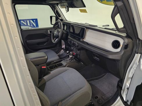 Used 2024 Jeep Wrangler Unlimited Sport AWD/4WD image 25