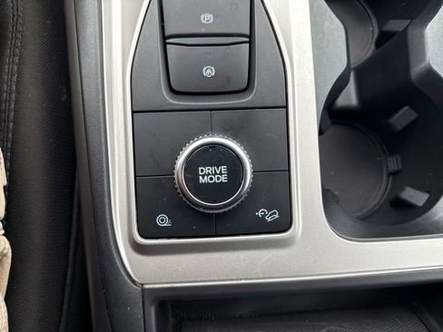 Used 2022 Ford Explorer XLT image 45