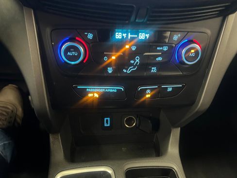 Used 2017 Ford Escape SE w/ Equipment Group 201A FWD image 44