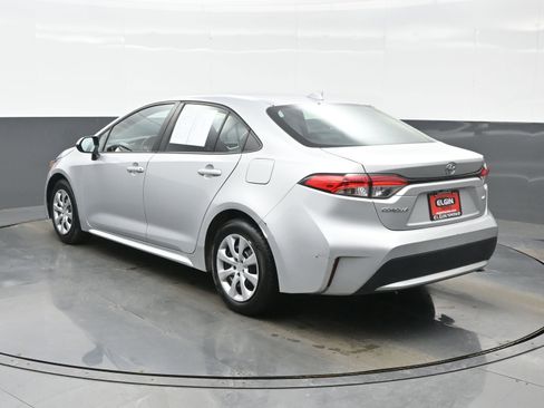 Used 2022 Toyota Corolla LE image 4