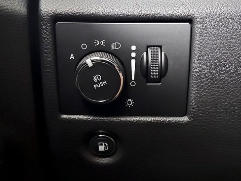 Used 2019 Jeep Grand Cherokee Limited AWD/4WD image 25