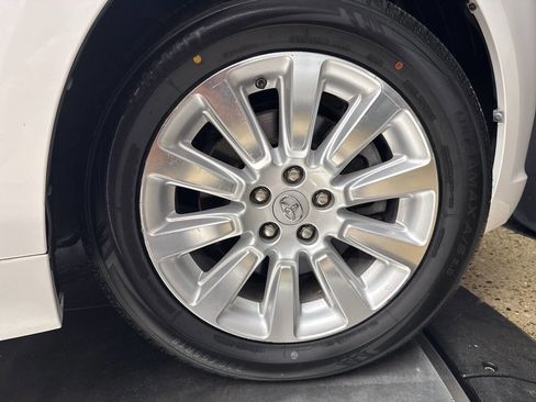 Used 2011 Toyota Sienna XLE AWD/4WD image 41