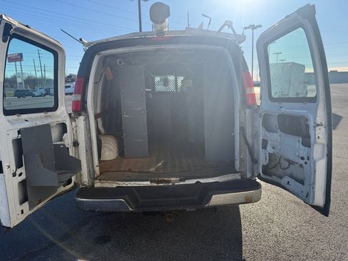 Used 2014 Chevrolet Express 2500 image 11