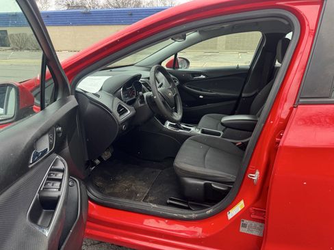 Used 2019 Chevrolet Cruze Sedan image 5