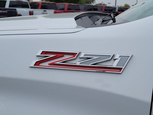 Used 2022 Chevrolet Silverado 1500 LT AWD/4WD image 16