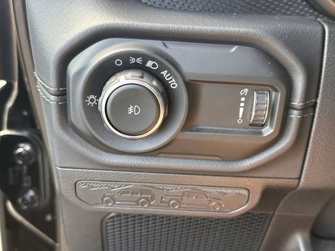 Used 2025 Jeep Wrangler Unlimited Rubicon AWD/4WD image 19