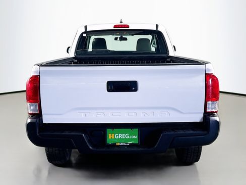 Used 2017 Toyota Tacoma SR image 8