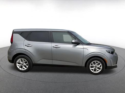 Used 2025 Kia Soul LX w/ LX Technology Package FWD image 15
