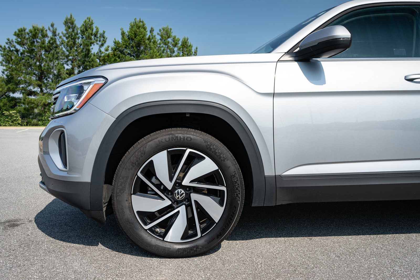 Used 2026 Volkswagen Atlas SE FWD image 4
