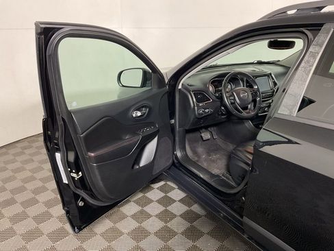 Used 2019 Jeep Cherokee Trailhawk w/ Comfort/Convenience Group image 19