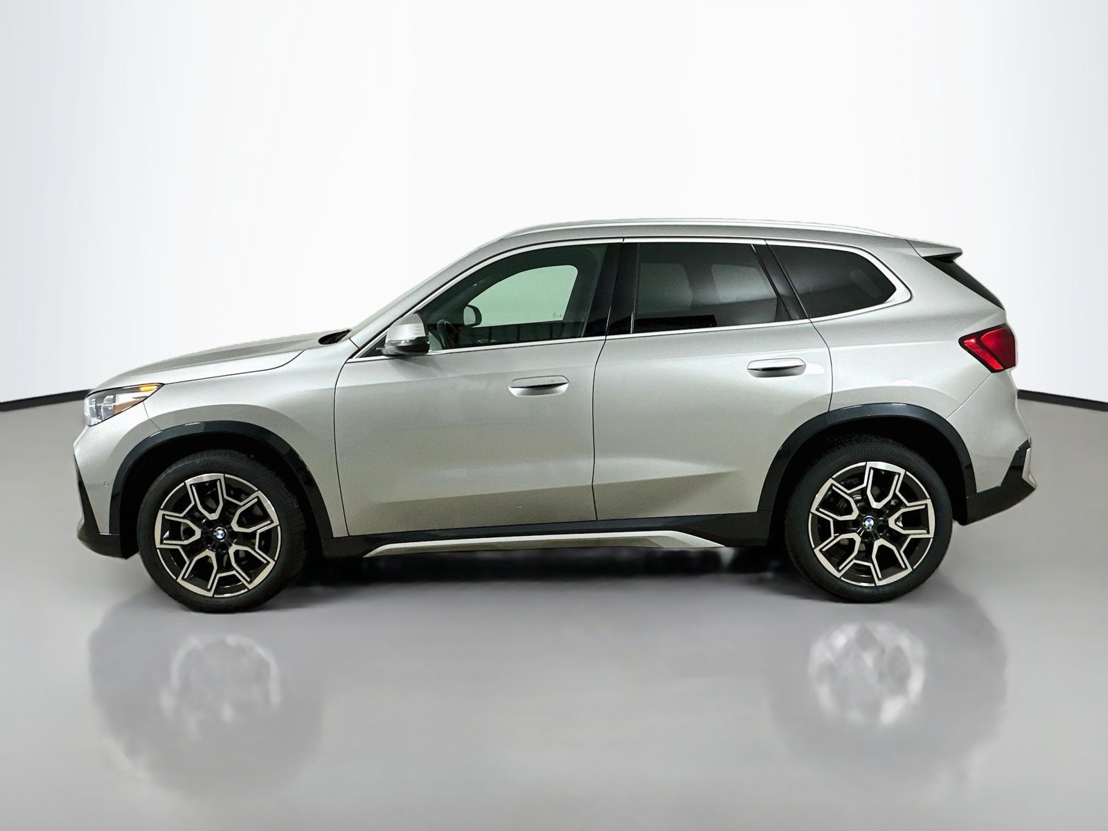 Used 2026 BMW X1 xDrive28i w/ Convenience Package AWD/4WD image 8