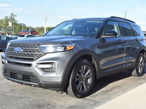 Used 2023 Ford Explorer XLT w/ XLT Sport Appearance Package AWD/4WD image 16