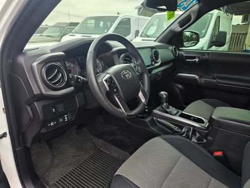 Used 2023 Toyota Tacoma TRD Off-Road w/ Technology Package AWD/4WD image 10