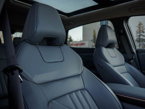 New 2025 Nissan Ariya Platinum image 12