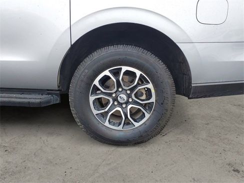 Used 2024 Ford Expedition Max XLT image 14