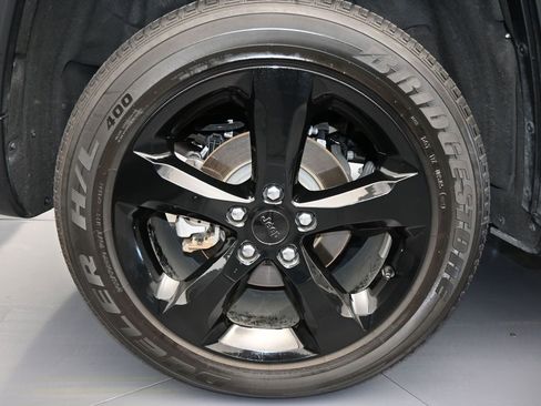 Used 2024 Jeep Grand Cherokee Altitude image 40