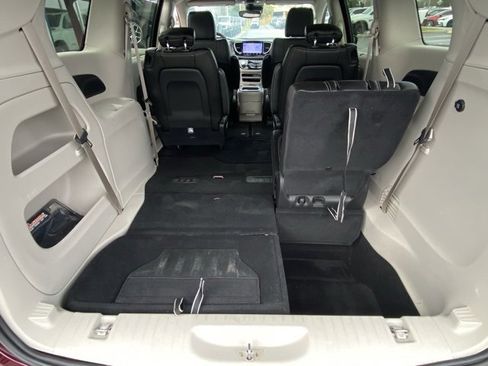 Used 2023 Chrysler Pacifica Touring-L image 25