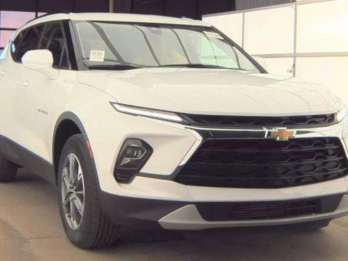 Used 2023 Chevrolet Blazer LT w/ Convenience Package FWD image 2