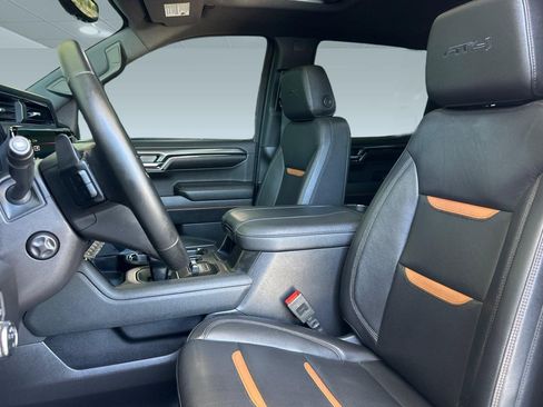 Used 2023 GMC Sierra 1500 AT4 w/ Technology Package AWD/4WD image 5