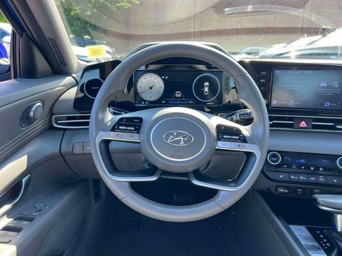 Used 2022 Hyundai Elantra SEL w/ Convenience + Premium Package FWD image 15