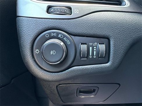 Used 2021 Jeep Cherokee Latitude Lux image 69