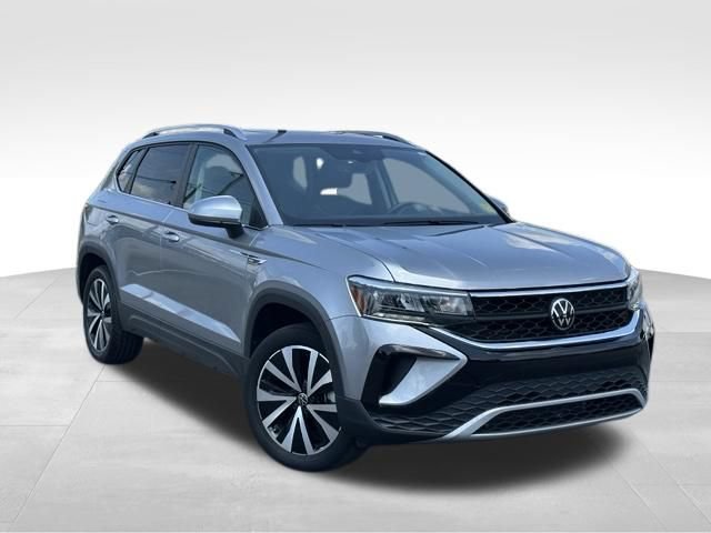 Certified 2023 Volkswagen Taos SE w/ Panoramic Sunroof Package AWD/4WD image 1