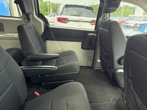 Used 2010 Dodge Grand Caravan SXT FWD image 4