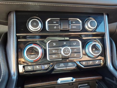 Used 2023 GMC Yukon Denali Ultimate image 27