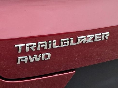 Used 2025 Chevrolet TrailBlazer LT AWD/4WD image 31