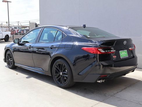 Used 2025 Toyota Camry SE FWD image 3