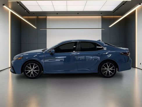 Used 2023 Toyota Camry SE FWD image 2