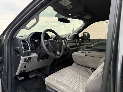 Used 2017 Ford F250 XLT w/ XLT Premium Package AWD/4WD image 13