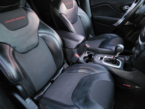 Used 2017 Jeep Cherokee Trailhawk w/ Comfort/Convenience Group image 18