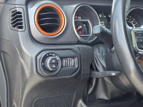 Used 2022 Jeep Gladiator Mojave AWD/4WD image 18