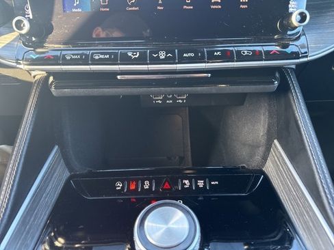 Used 2024 Jeep Wagoneer Series II w/ Flexible Seating Group image 22