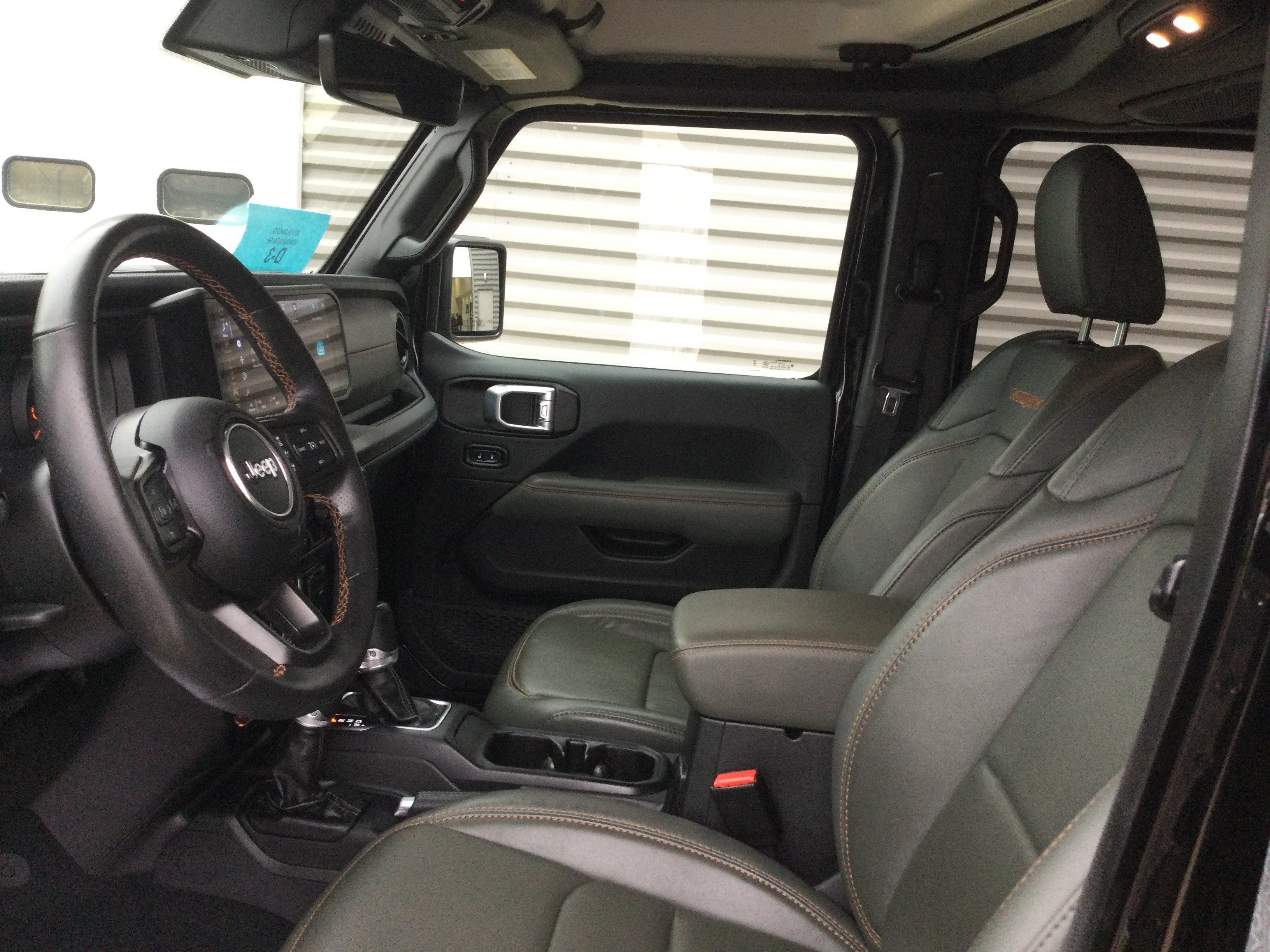 Used 2024 Jeep Gladiator Mojave w/ Technology Group AWD/4WD image 10