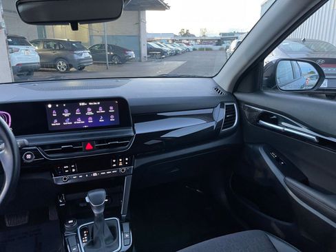 Used 2025 Kia Seltos S image 34