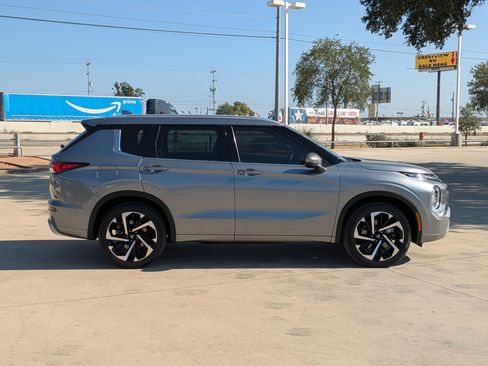 Used 2022 Mitsubishi Outlander SEL image 2