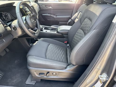 Used 2022 Nissan Pathfinder SV FWD image 9