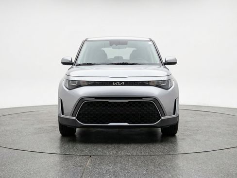 Used 2025 Kia Soul LX w/ LX Technology Package FWD image 2
