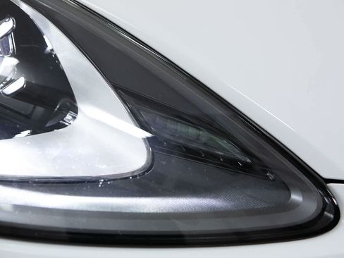 Certified 2023 Porsche Cayenne AWD/4WD image 16