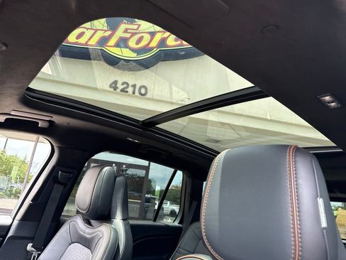 Used 2025 Lincoln Aviator Black Label w/ Jet Appearance Package AWD/4WD image 3