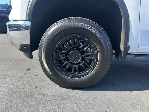 Used 2024 Chevrolet Silverado 3500 LT w/ Convenience Package image 9