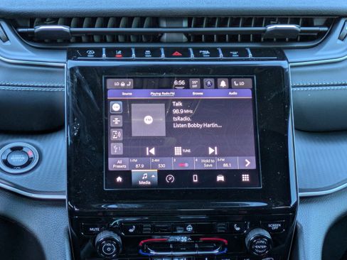 New 2025 Jeep Grand Cherokee Laredo X w/ Luxury Tech Group I image 19