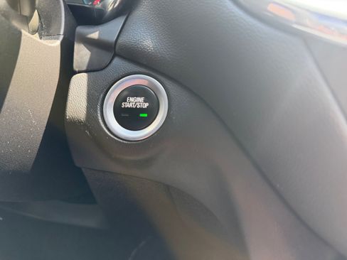 Used 2018 Chevrolet Equinox LT FWD image 23