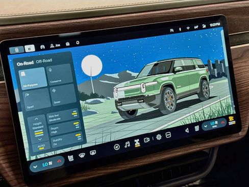 Used 2023 Rivian R1S Adventure AWD/4WD image 17