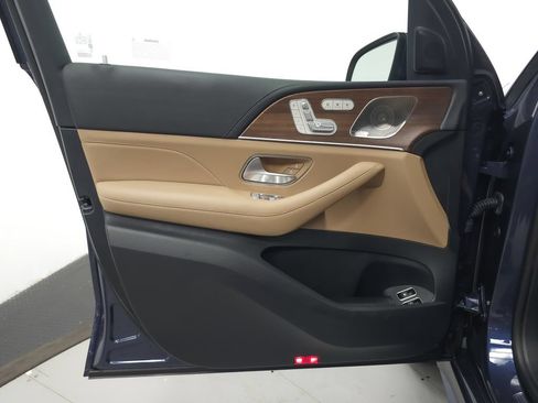 Used 2025 Mercedes-Benz GLE 450e 4MATIC image 5