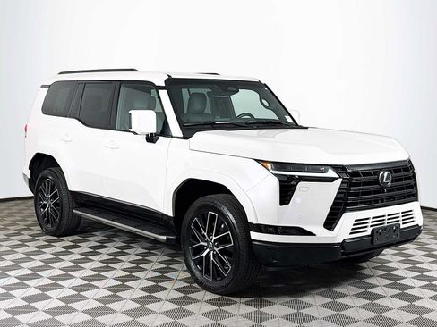 Used 2024 Lexus GX 550 w/ Accessory Package (2T) AWD/4WD image 3