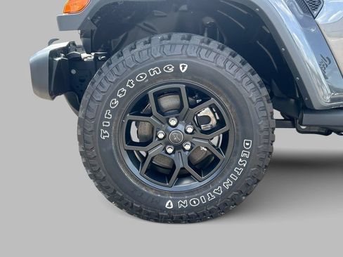 Certified 2025 Jeep Gladiator Sport AWD/4WD image 10